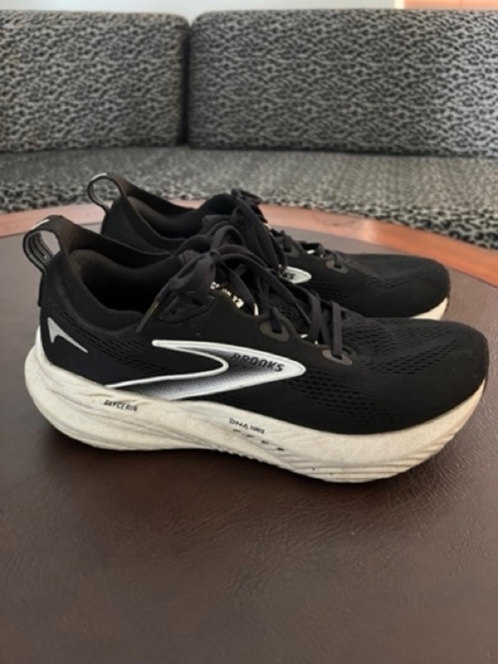 Brooks Running Glycerin 22 Black and Grey Women's sz 9M